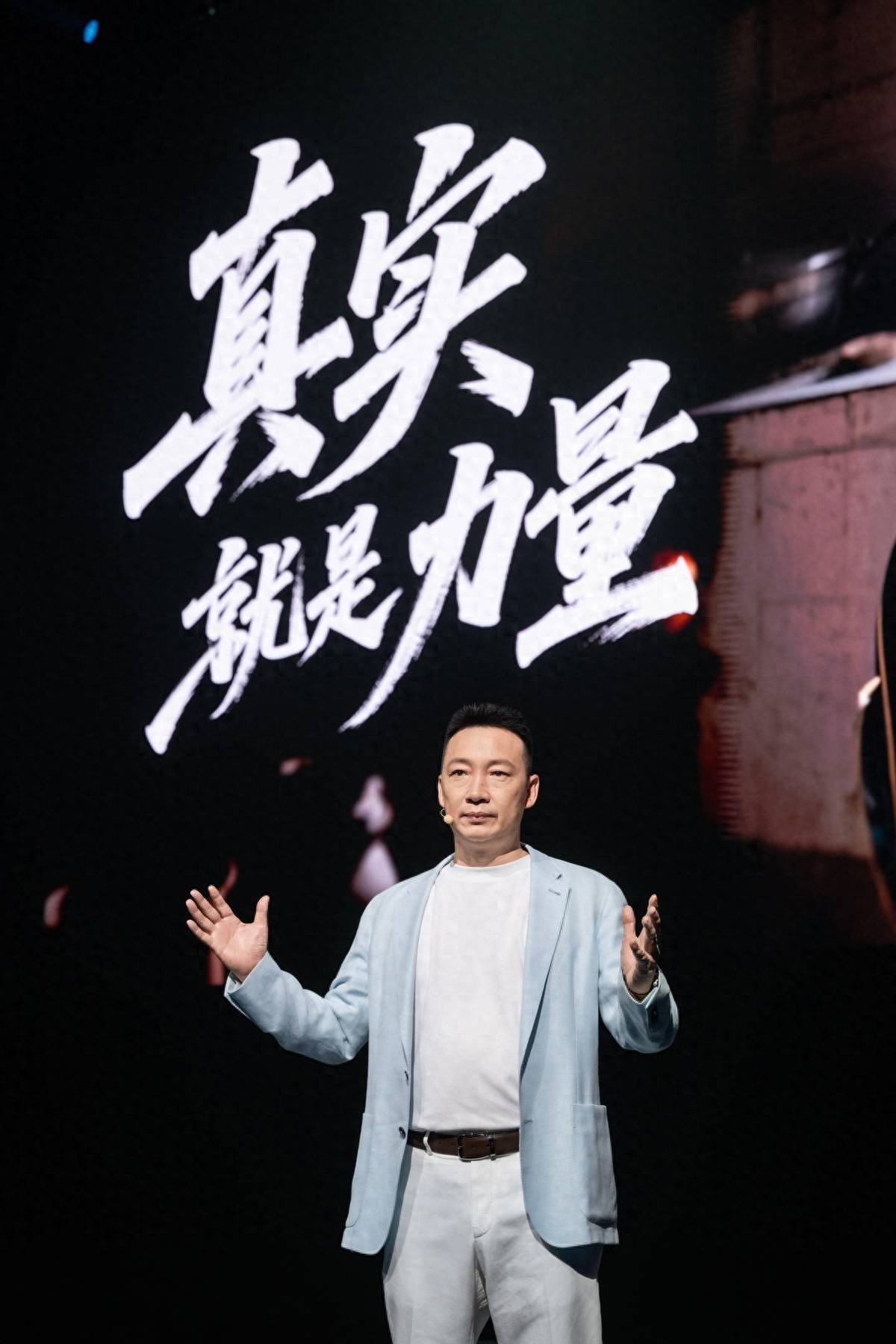 轻旗舰荣耀400系列手机正式发布,售价2124.15元起 - 第1张 - 皮皮推 轻旗舰荣耀400系列手机正式发布,售价2124.15元起 - 第1张